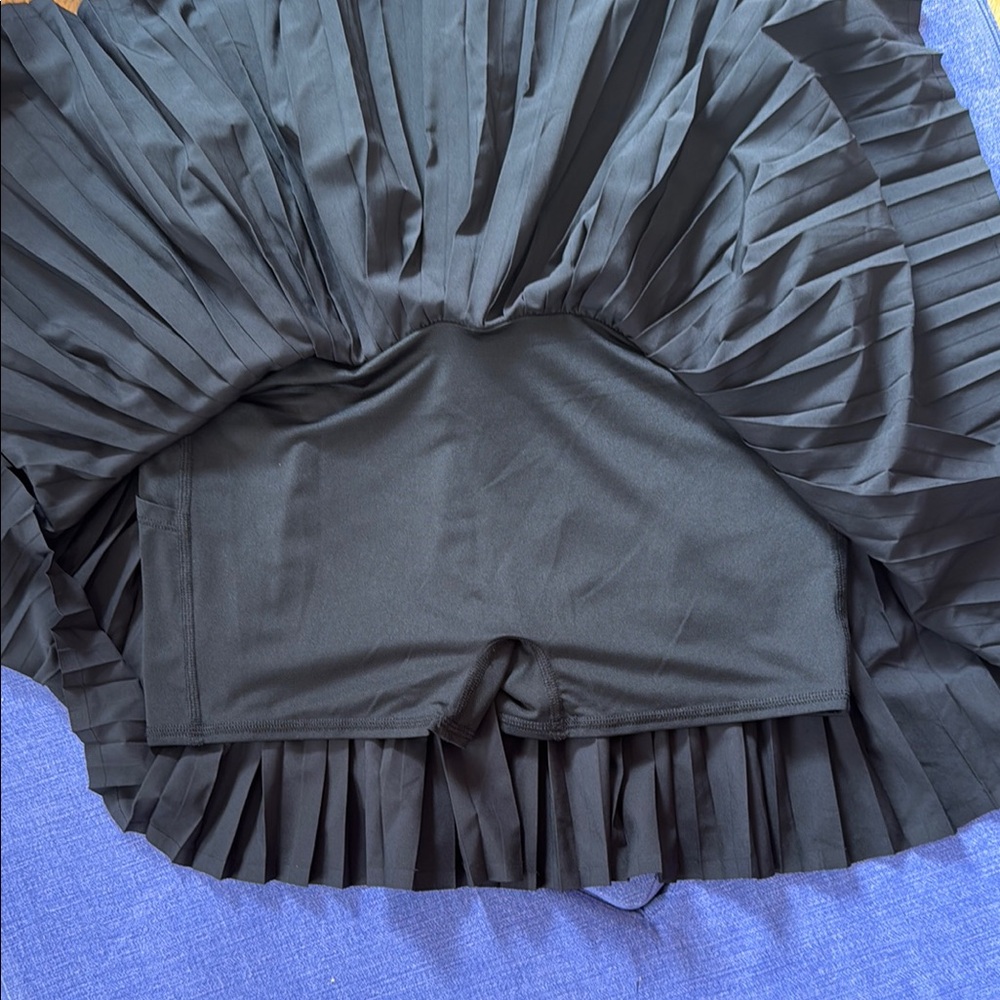 ALO Yoga Black Pleated Athletic Skirt - Picture 5 of 7